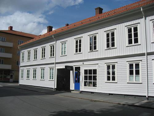 Gjuterigatan 12 C, Väster